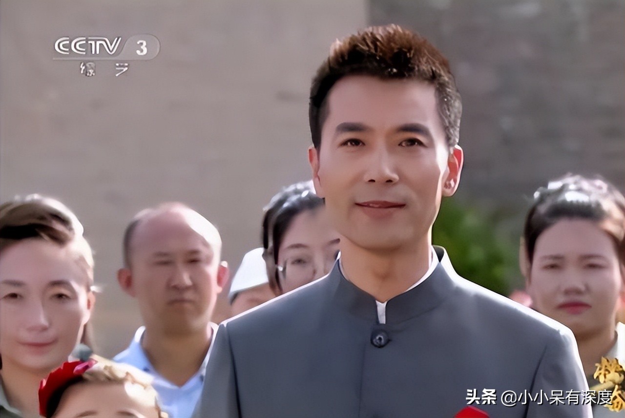 央视国脸郭志坚近况，他隐藏多年的妻子曝光，儿子也是一位帅小伙