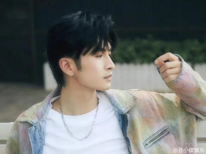 钟楚曦、张云龙同游