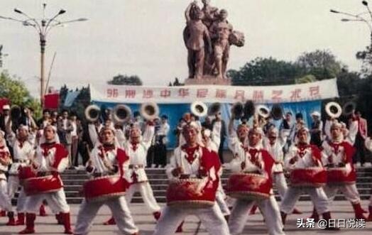 我出生在一个叫沙市的地方,我出生的那年，沙市还是一个市，不是荆沙市沙市区