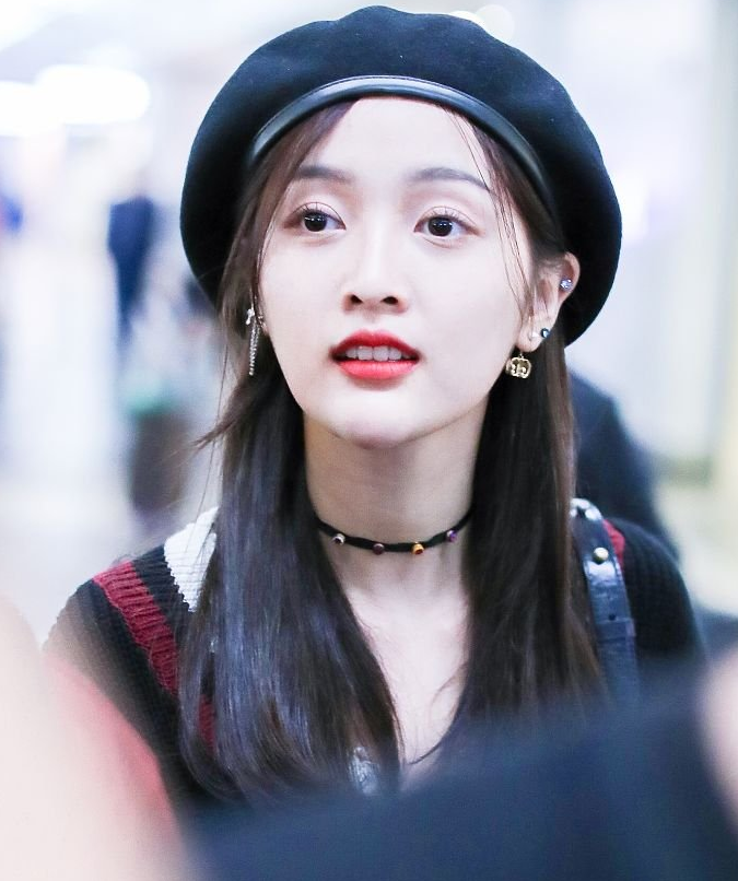 双眼皮如今变成颜值分水岭，有人靠它提升颜值，有人变身悲伤蛙