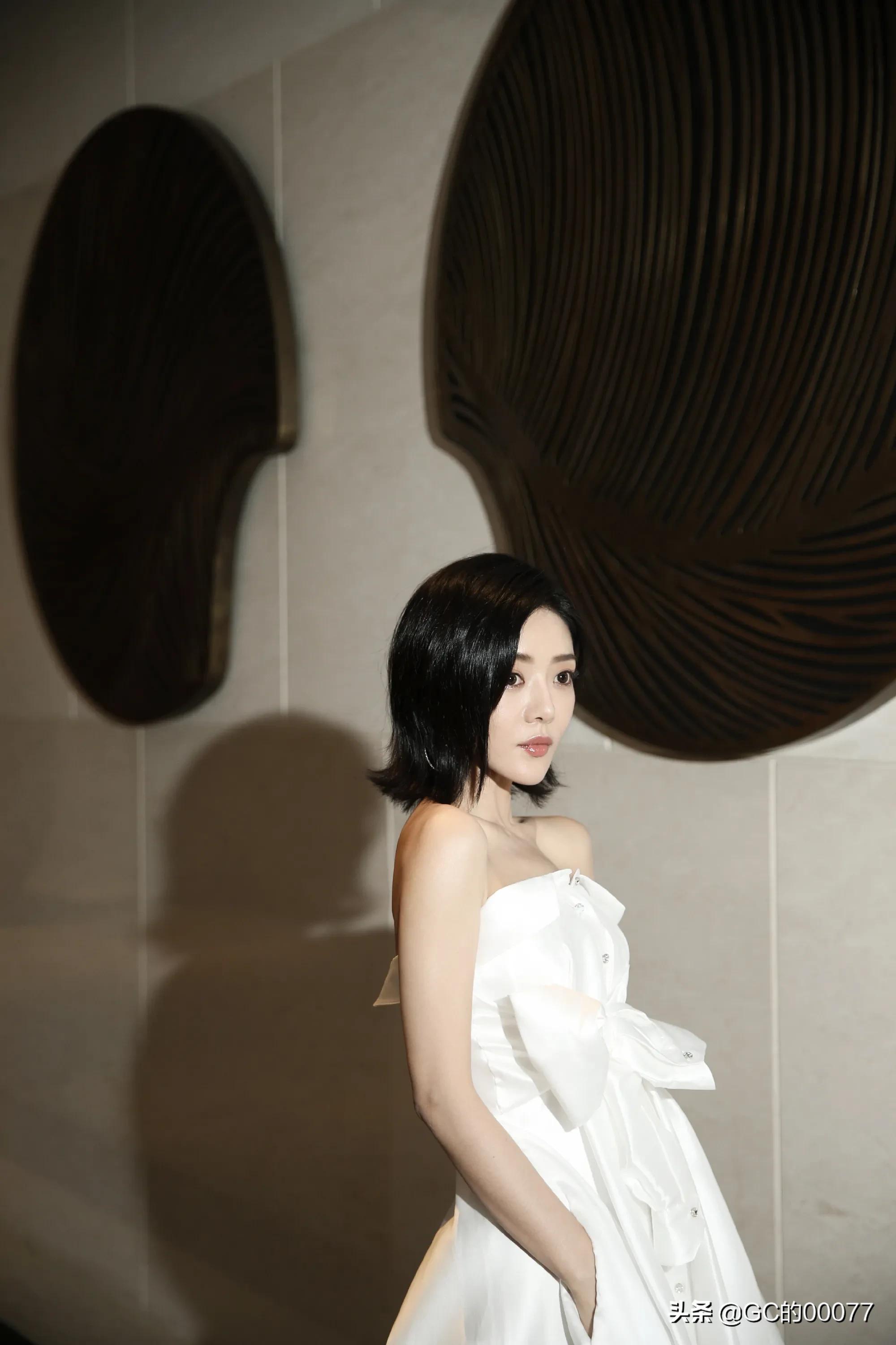 明星图片小姨妈邓家佳