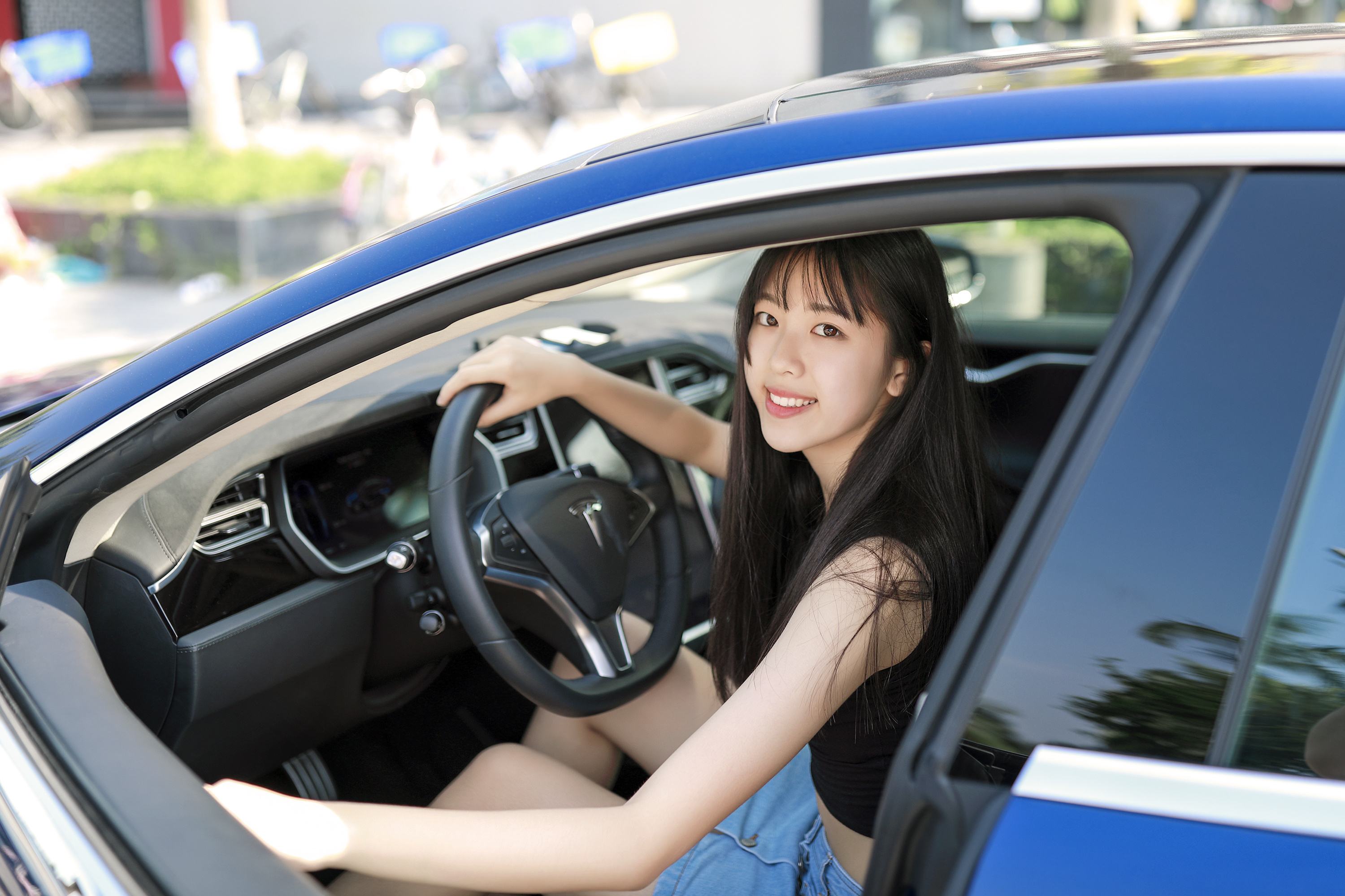 目前的电动汽车，就算续航超过1000公里，也取代不了燃油车