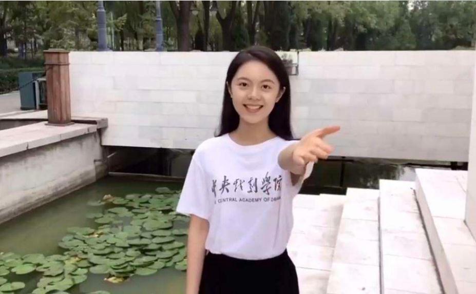 赵今麦高中素颜照曝光，曾就读沈阳名校，“学霸人设”遭质疑