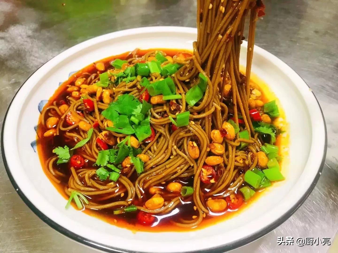 2022年夜饭16道硬菜来了，8凉8热，鸡鸭鱼肉样样齐全，好吃又有面