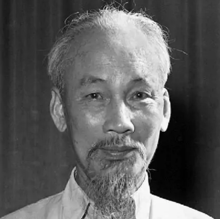 大学生凉亭打野战视频（1950年胡志明到我国搬救兵）