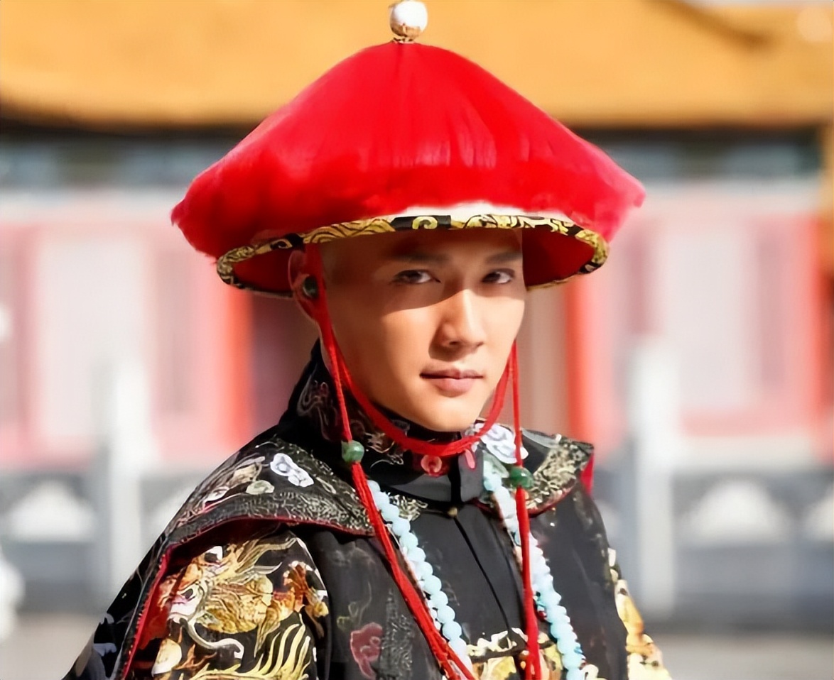 冯绍峰挑大梁担任男一号,在《宫》扮演八阿哥,成为了无数少女的男神.