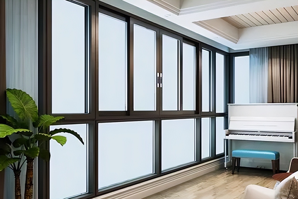 塑钢门窗哪个牌子好(塑钢门窗,断桥铝门窗,哪个更适合你家?