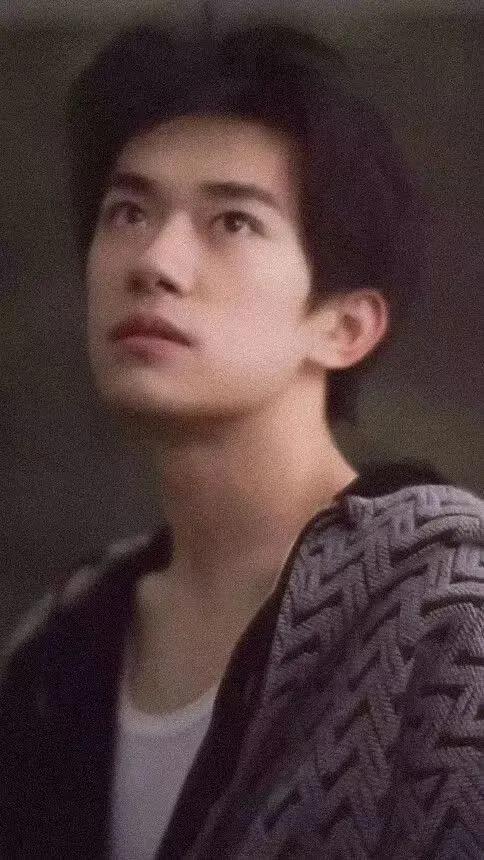 王俊凯易烊千玺王源高清壁纸，哪张壁纸最好看呢