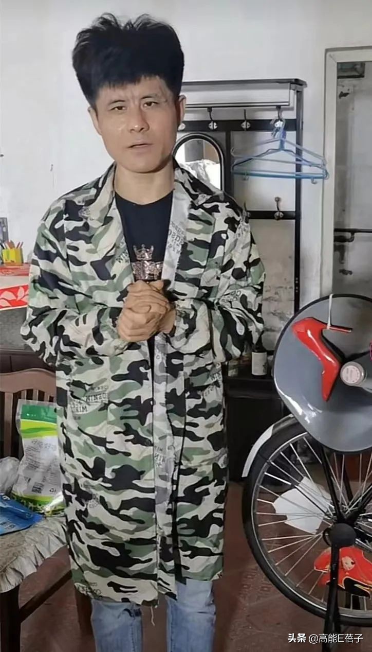 草根歌手刘晓东卖菜还债，自曝花光1000万负债230万