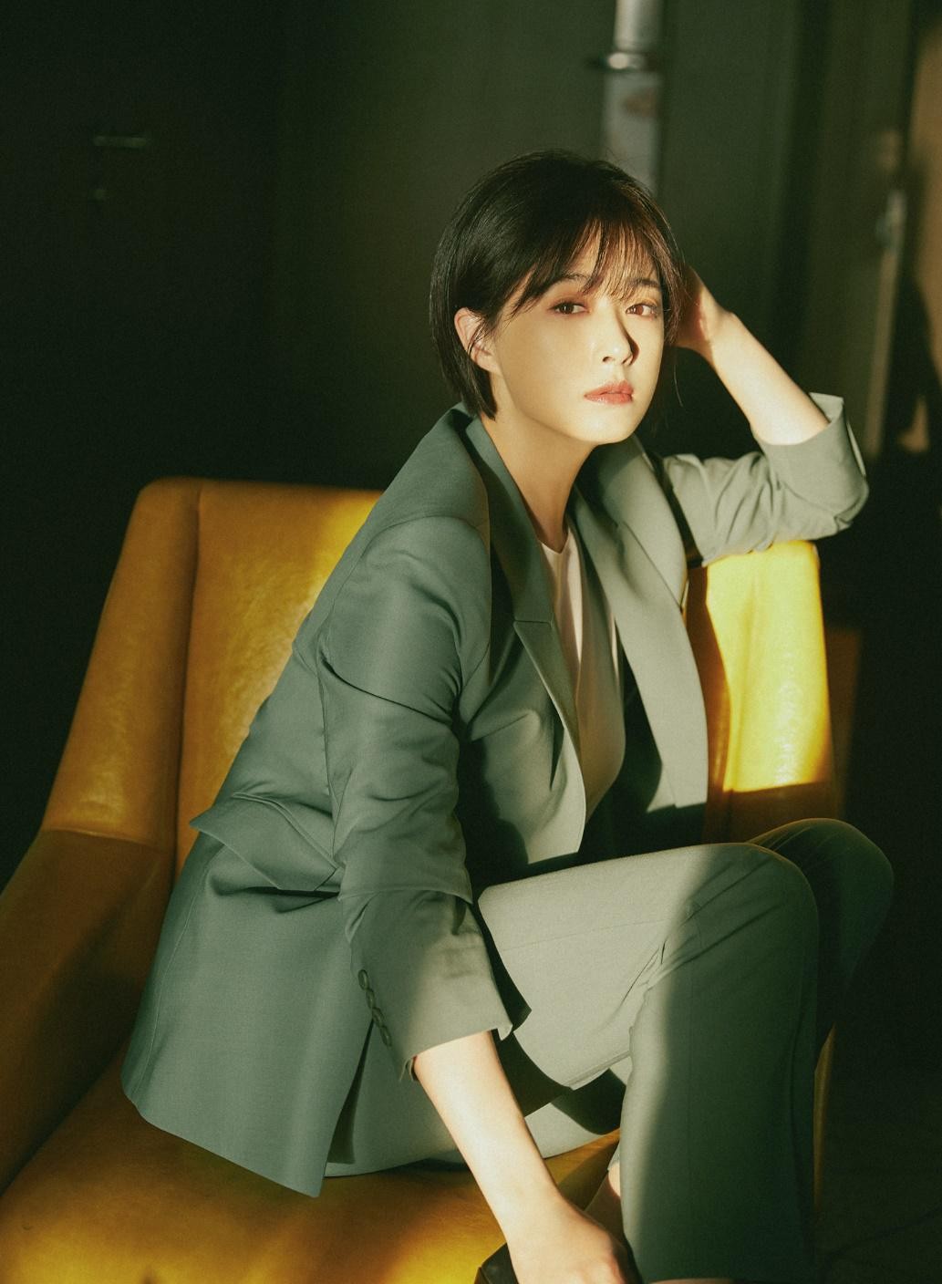 同样是“齐耳短发”，杨紫清爽减龄，迪丽热巴让人不忍直视