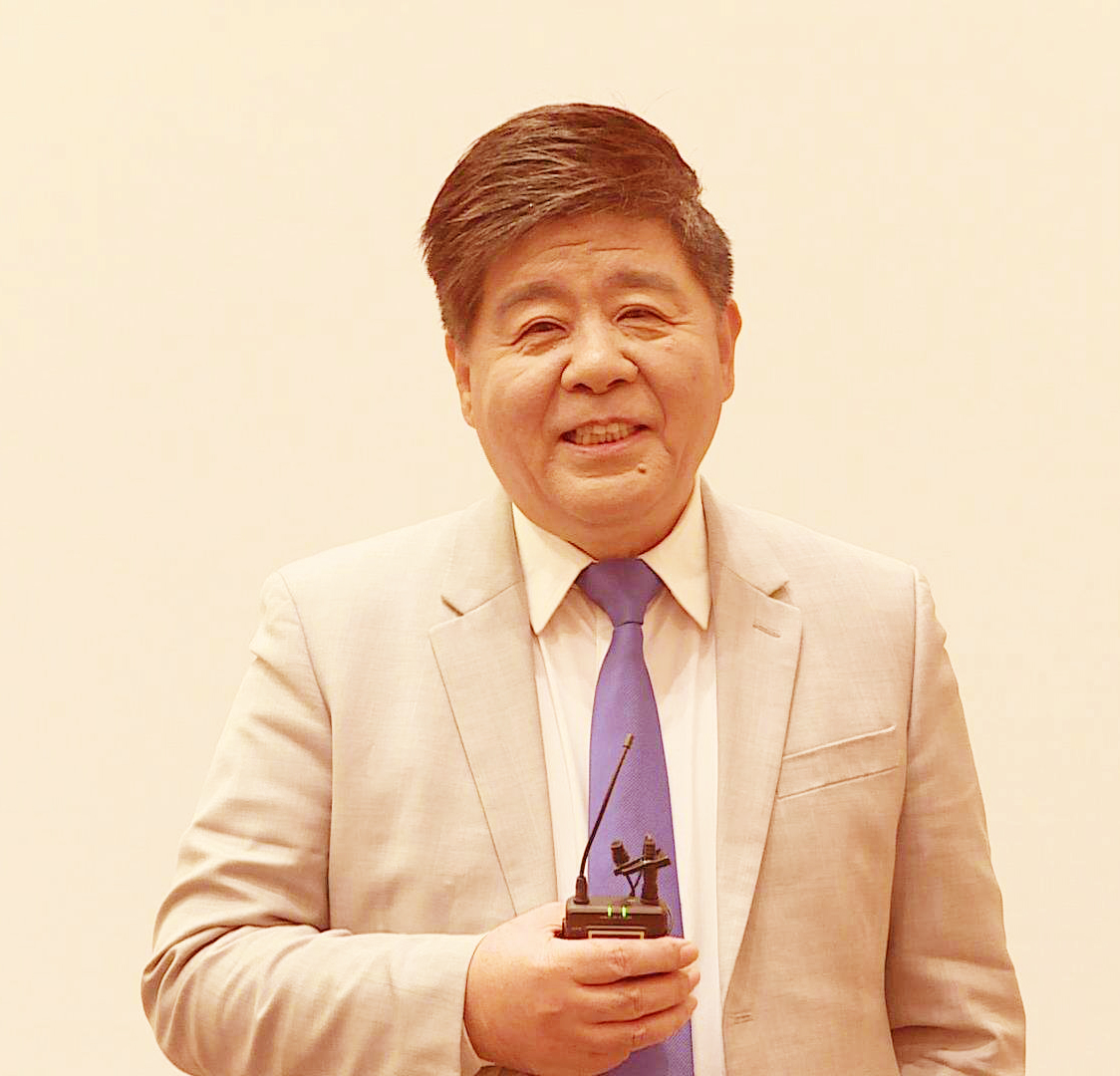 传奇歌唱家王洁实：感恩谢莉斯，与平凡女工妻子相爱一生