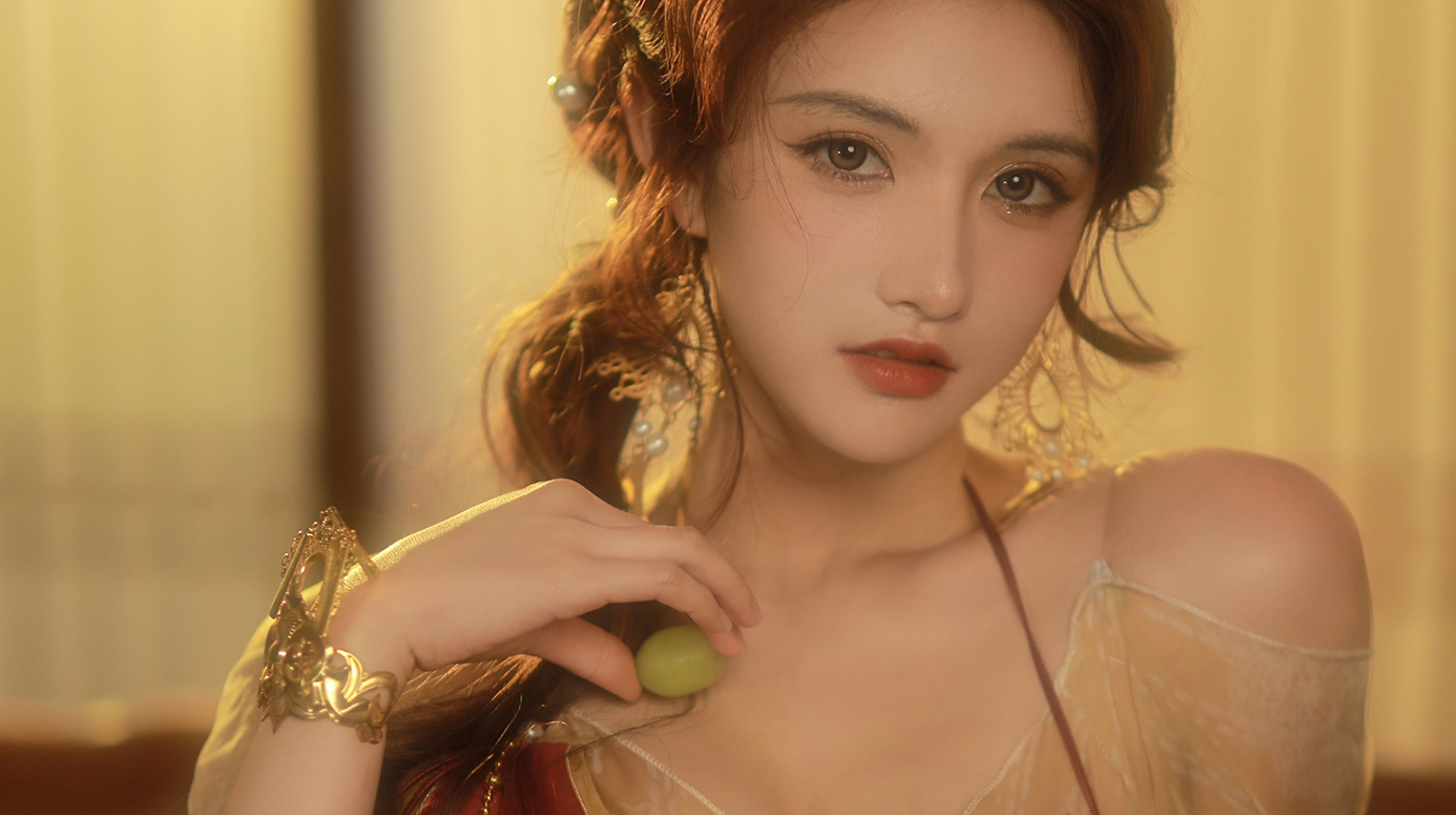 00后服装专业小姐姐 COSPLAY兔子精 画面太美了！
