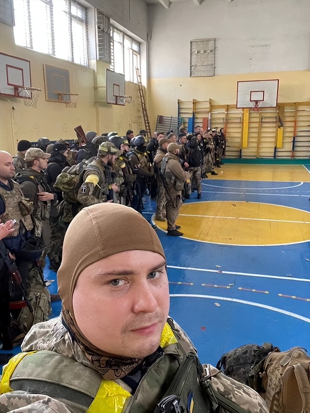 雇佣兵回忆乌克兰：月薪1400，枪都没有，草草训练就去巷战当炮灰
