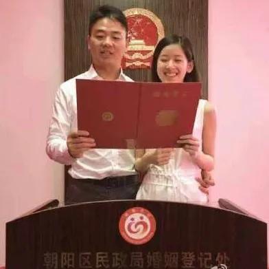 且看奶茶妹妹章泽天，是如何把一手烂牌打成王炸的…