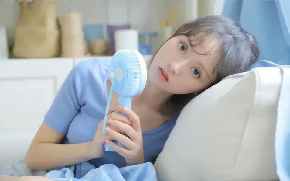 撩妹情话句子大全，最能让女人感动的情话