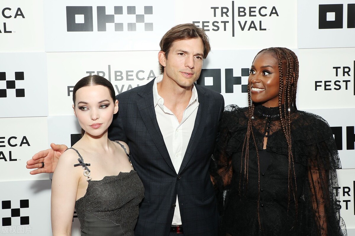 2022翠贝卡电影节《复仇》首映礼德芙-卡梅隆一袭黑色吊带裙