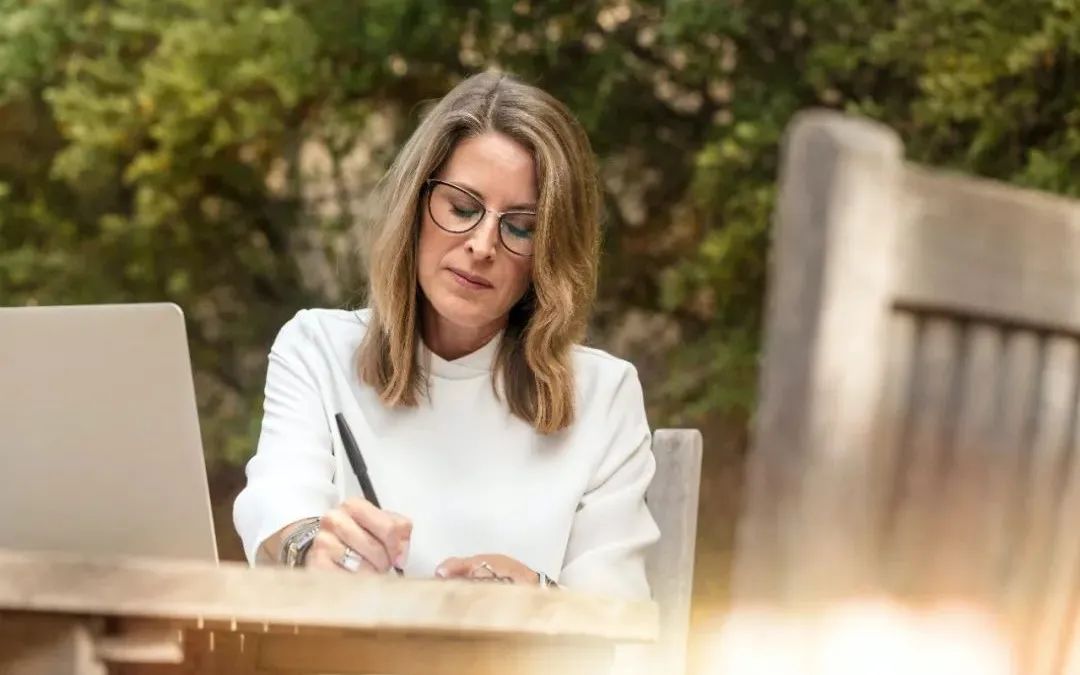 我曾经出差5天，在火车上睡了4天……