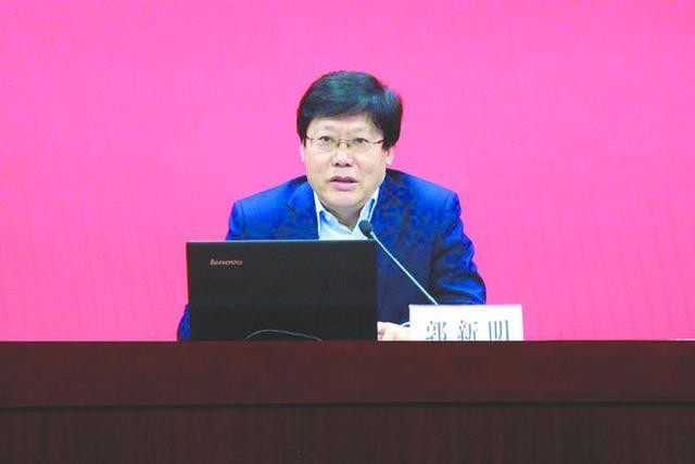 火遍媒体！这26位人大代表、12位政协委员，全部进京履职，全毕业于同一所大学！