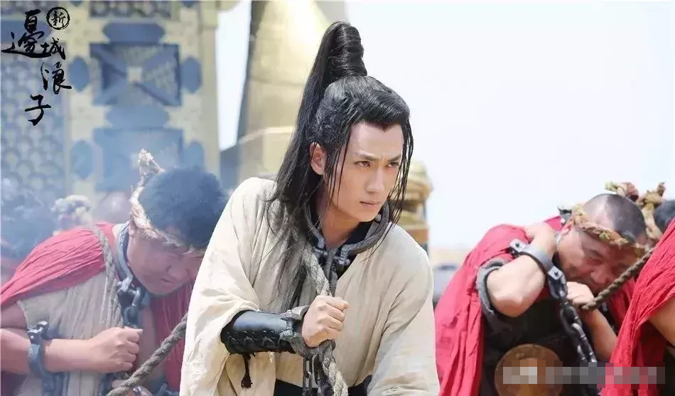 “小公爷”朱一龙，曾跑龙套10年，30岁逆袭成顶流，戏外仍未婚