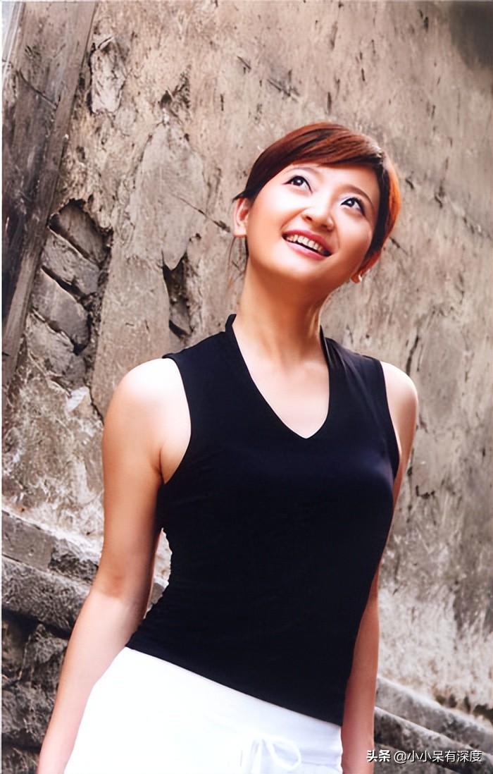 央视财经一姐谢颖颖近照她的老公到底是谁40岁生下女儿很幸福