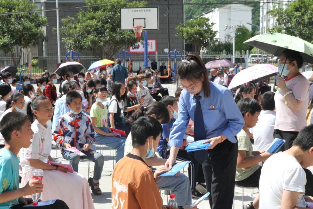 山阳县人民检察院开展《信访工作条例》宣传月活动
