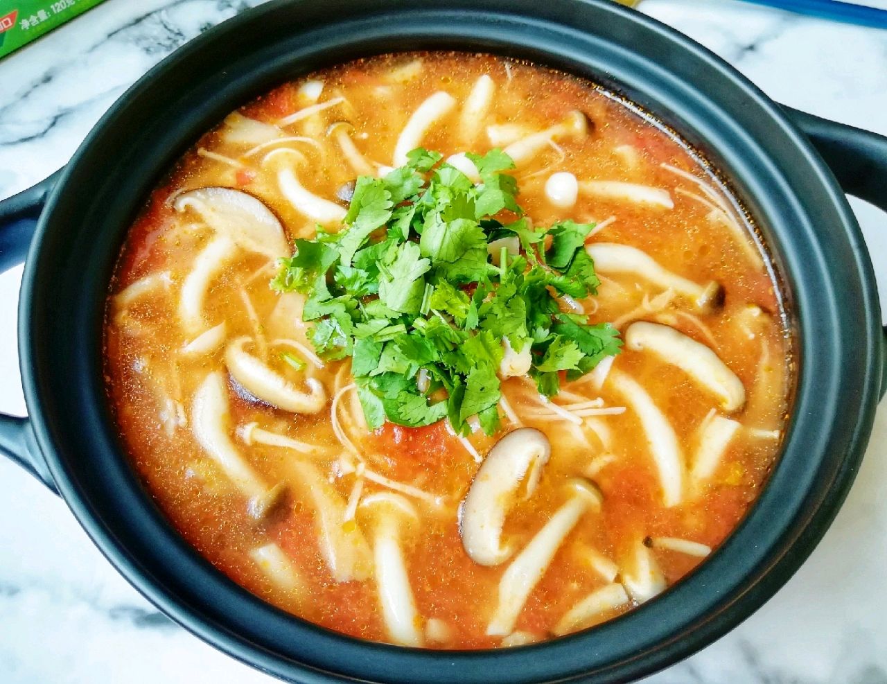 西红柿蘑菇汤的做法(8步学做家常番茄菌菇汤)