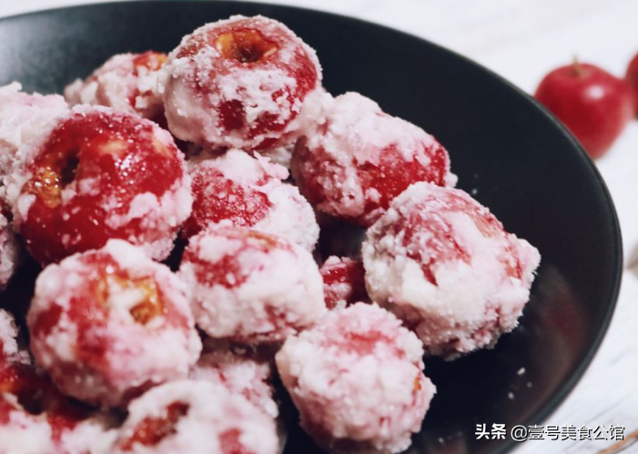 甜香味美的糖霜山楂球，简单3步就能吃，老少皆宜的甜品美食