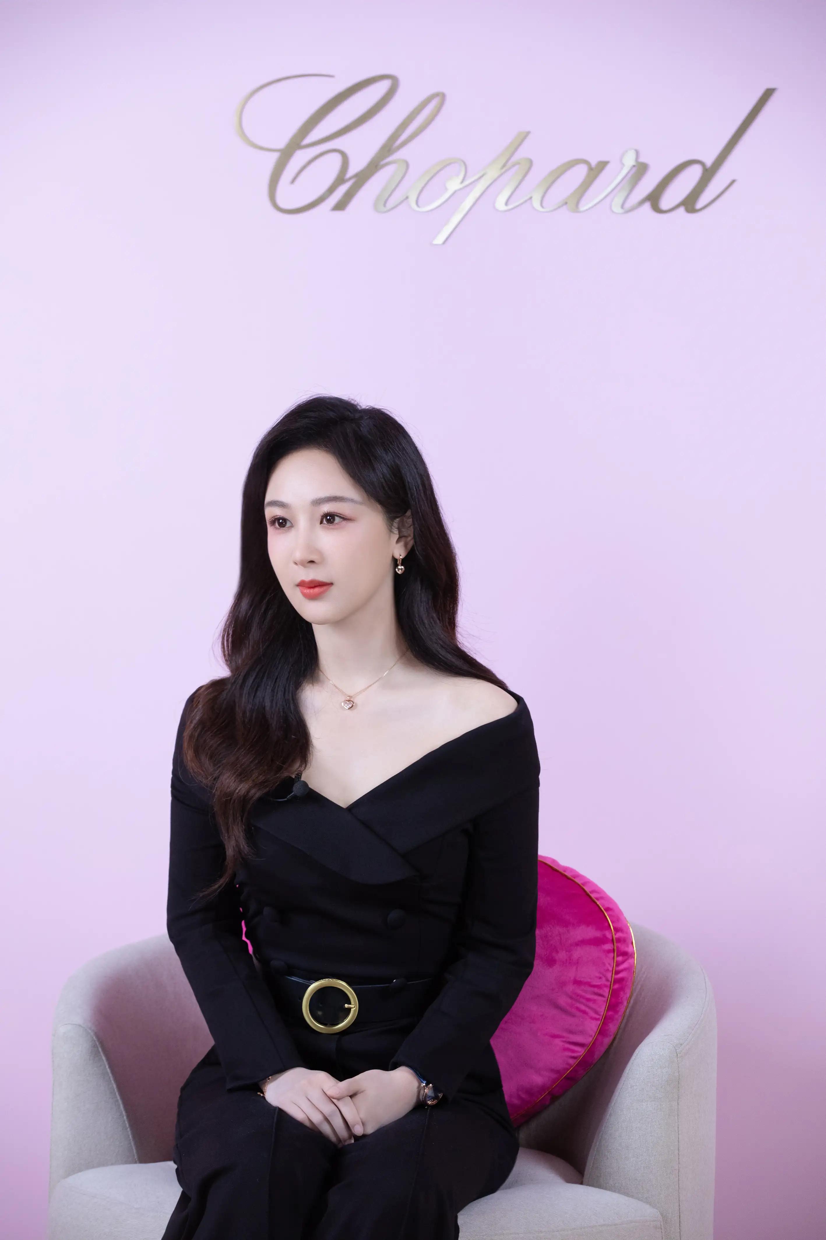 好喜欢杨紫现在的状态 自信从容、温柔大方，整个人很放松自然