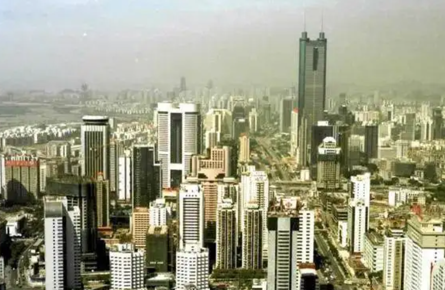 “山寨機鼻祖”陳金陵：負債千萬、妻子跑路，如今成破布爛衫乞丐