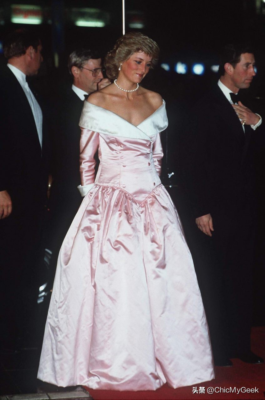 英王室女人罕见粉红照！戴安娜王妃美的一骑绝尘