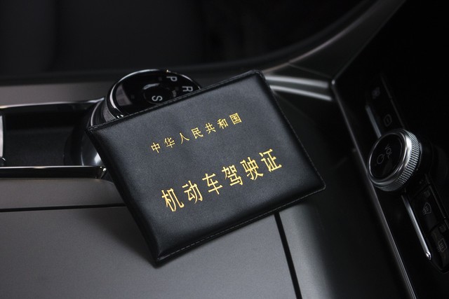 驾驶证过期怎么办？交警：分为3种过期情况，解决办法告诉你