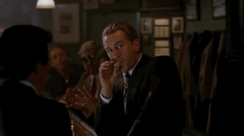 顶流巨星遭封杀？因家暴跌下神坛，还被质疑不会演戏，全靠服化道