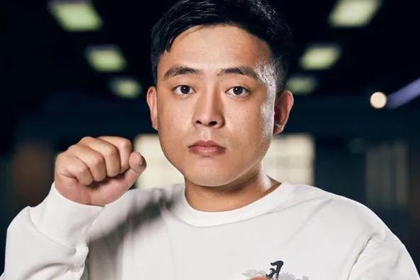 铁山靠传奇网红铁山靠从七月入驻抖音到9月底被央视点名,被抖音直播