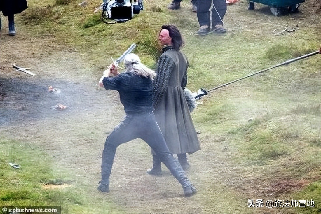 《巫师》第三季最新路透 杰洛特持断剑登场