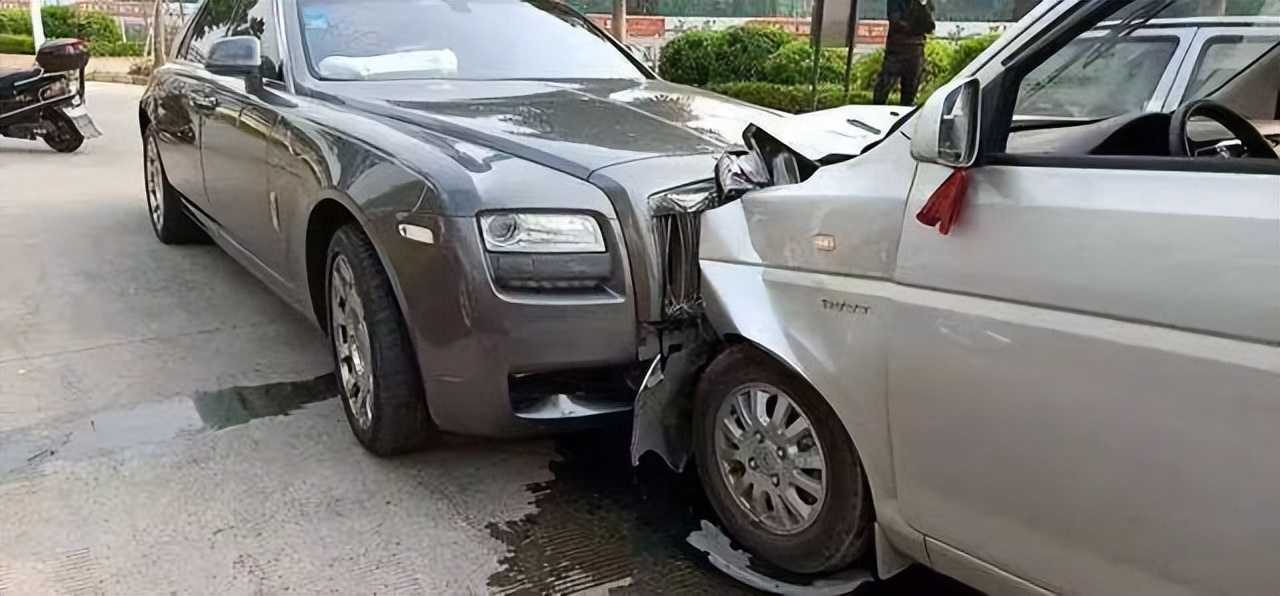 汽车第三者责任险，买得越少越划算吗，看完你会200万起买