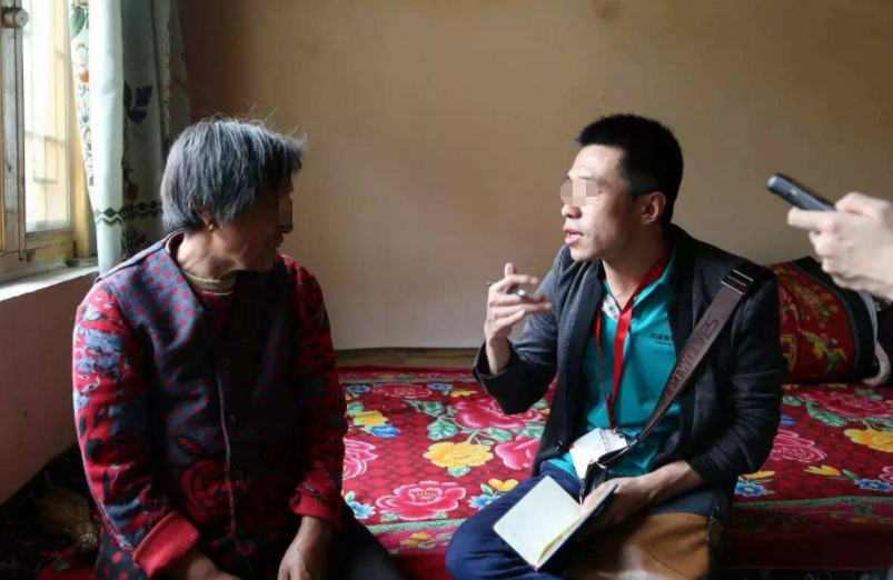 2005年,吉林山村尴尬事,村民深夜睡觉总尿床,老人:真丢人怎么见人