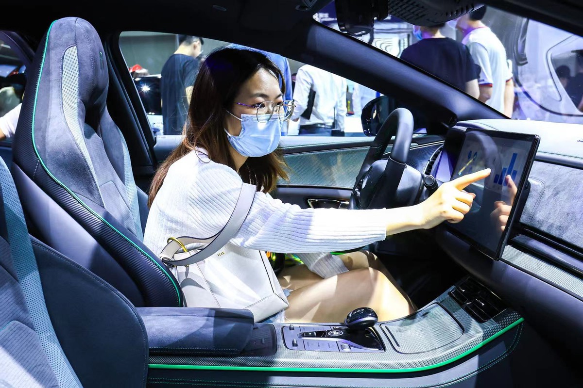 比亞迪展示新能源汽車行業(yè)“標桿”