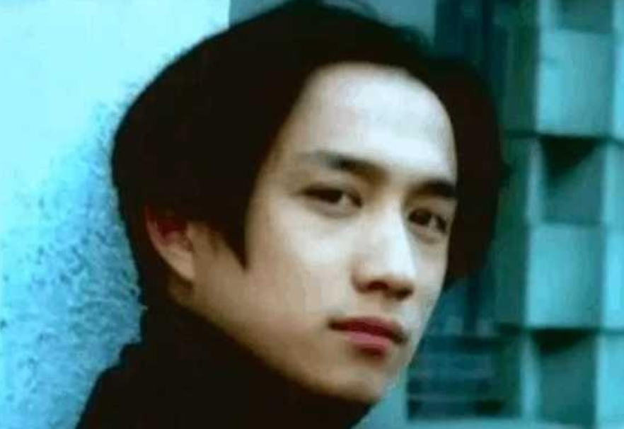 原来这7位油腻大叔，早年颜值“一个顶两个”，唇红齿白又英俊