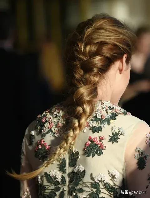 欧美明星们的辫子造型,适合2022年的夏天