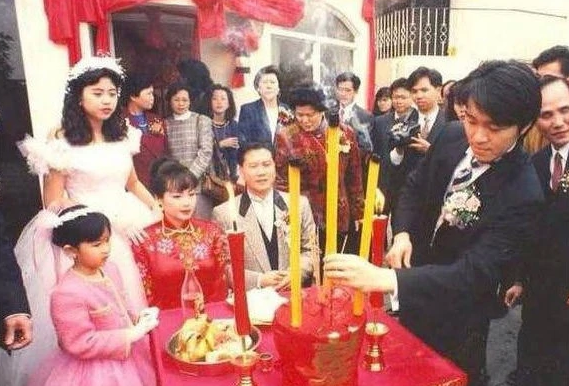 “离婚后至今单身”的10位女星，各有各的心酸，最长的已单身43年