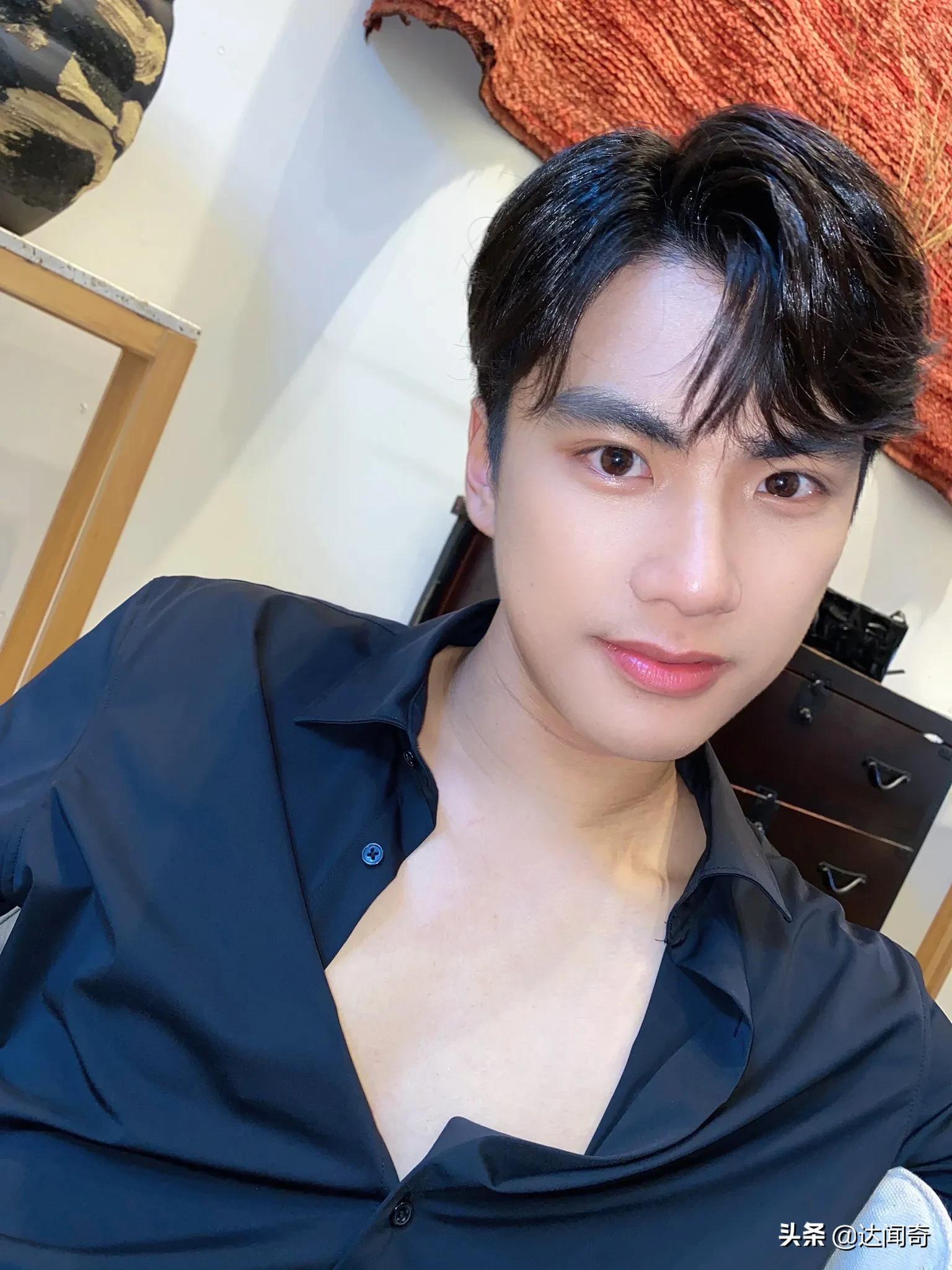 泰国牙套小弟弟长大了，新作品曝光，这位明星帅哥你们还记得吗