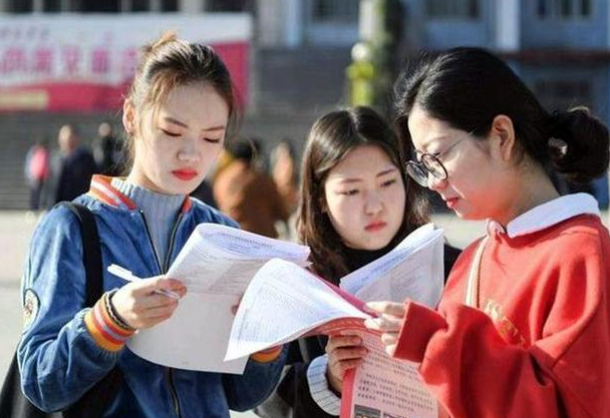 大学辅导员“工资单”流出，看到真实收入后，毕业生有些酸了