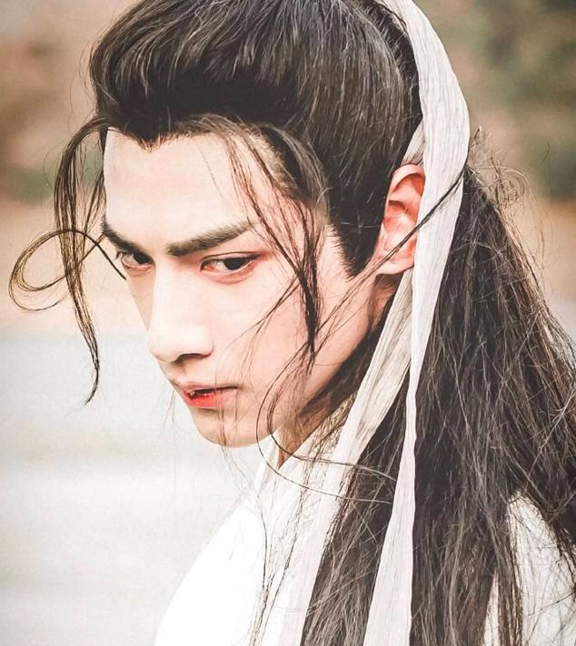 男大学生图片（安徽一高校男生走红）