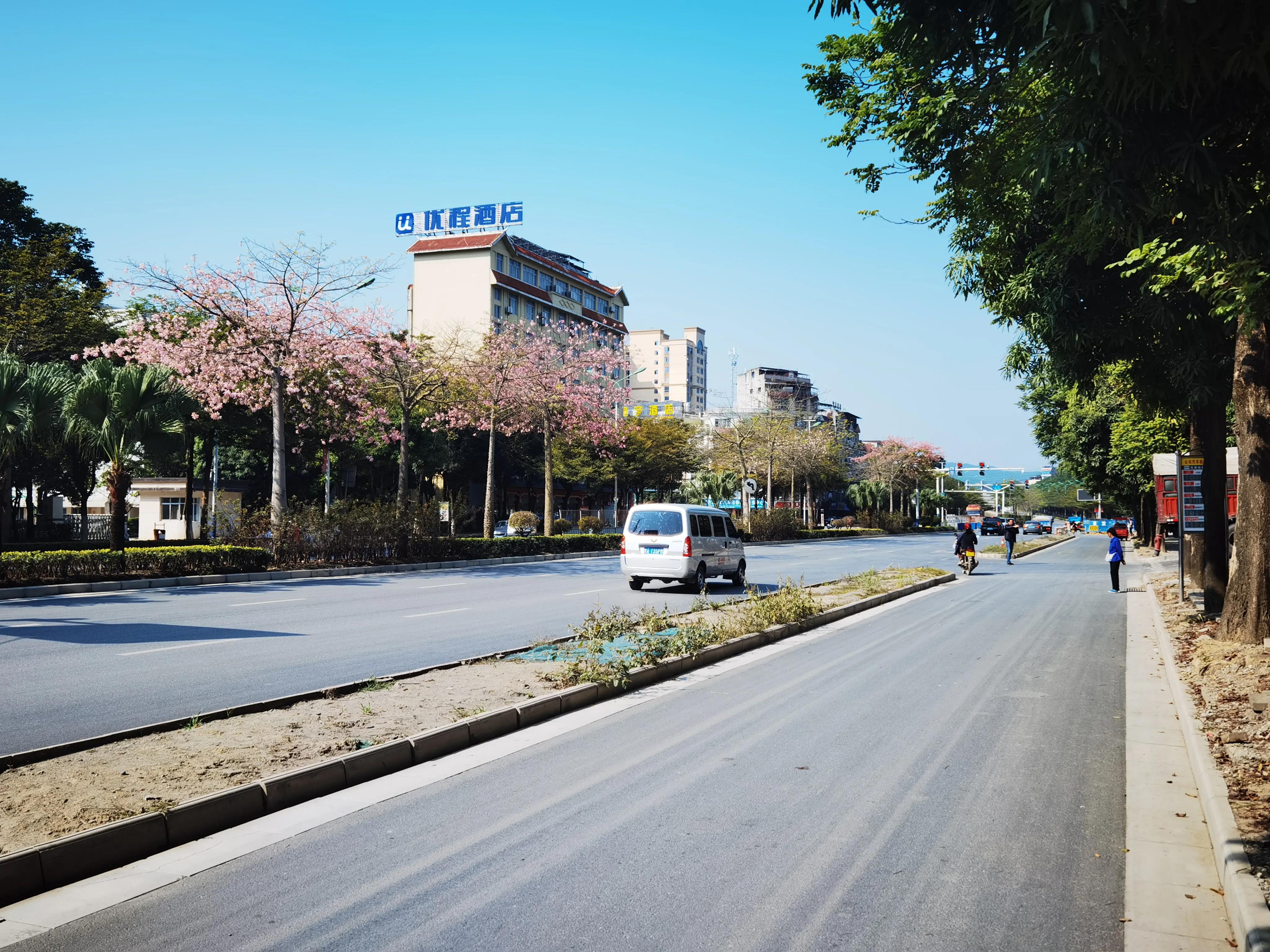 百色市站前大道“白改黑”工程即将完工 百色,百色市,站前,大道,工程