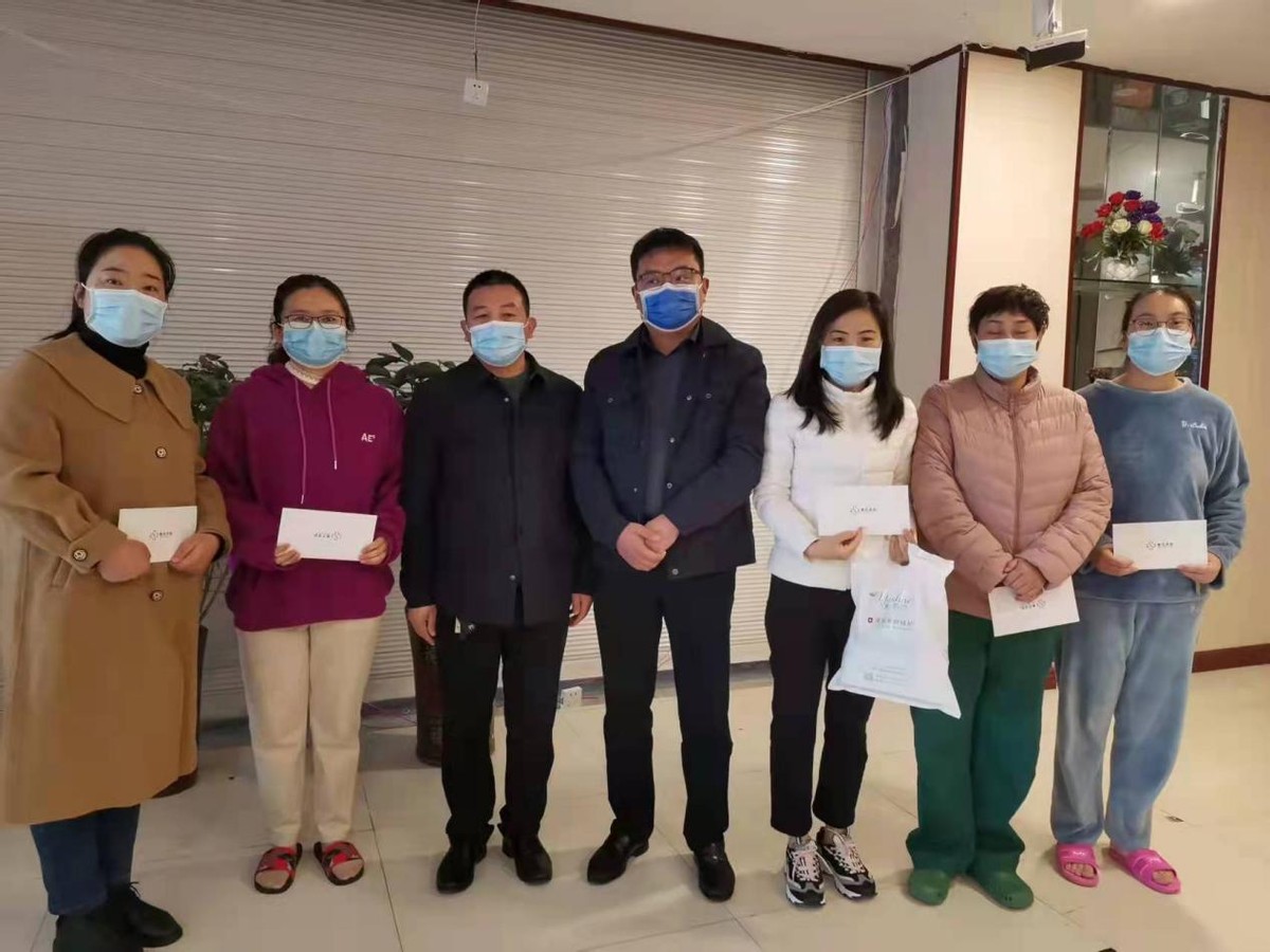 郸城：爱心人士慰问“援扶抗疫”胜利而归的医护人员