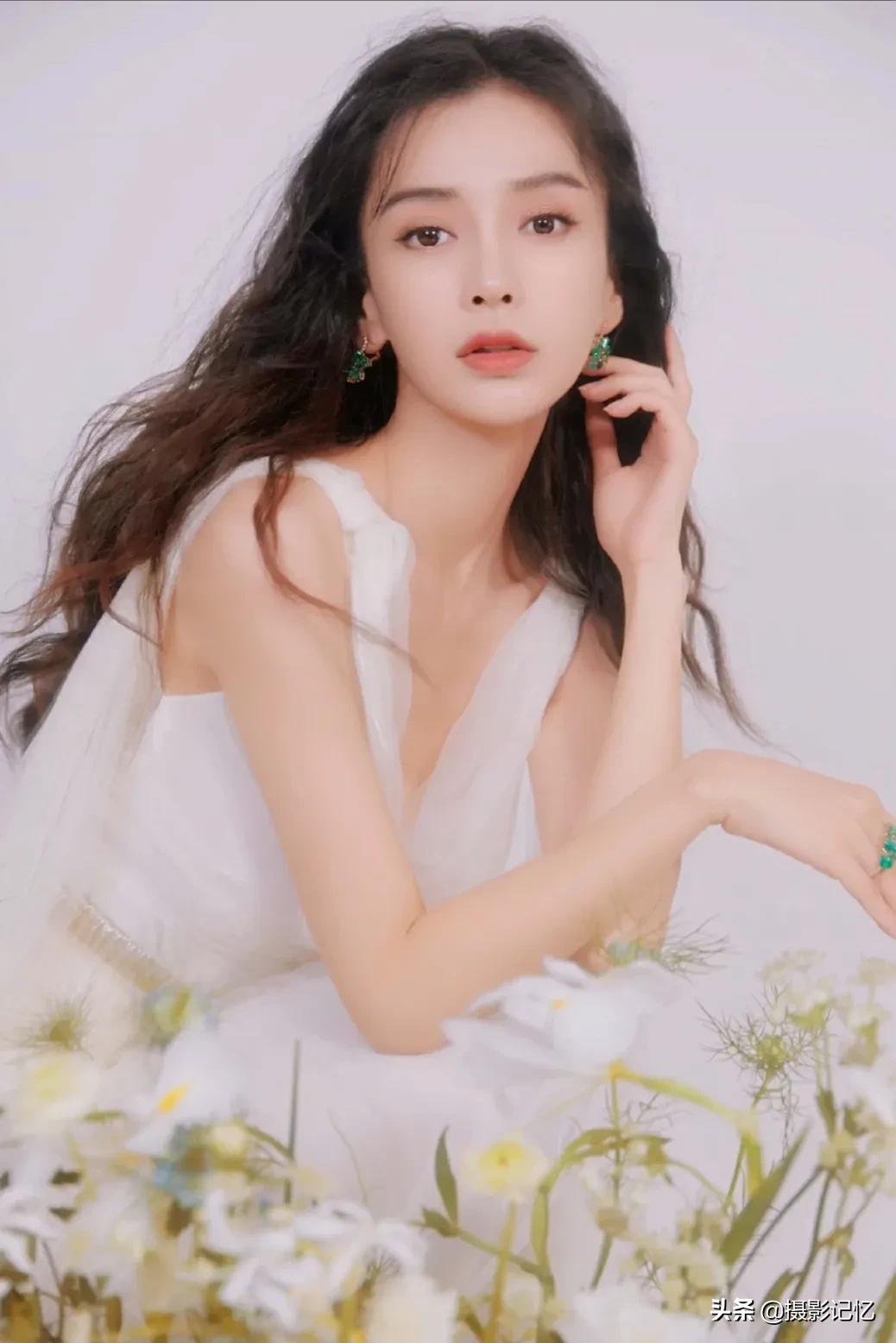 杨颖：其姊字惠芳，面目粲如画