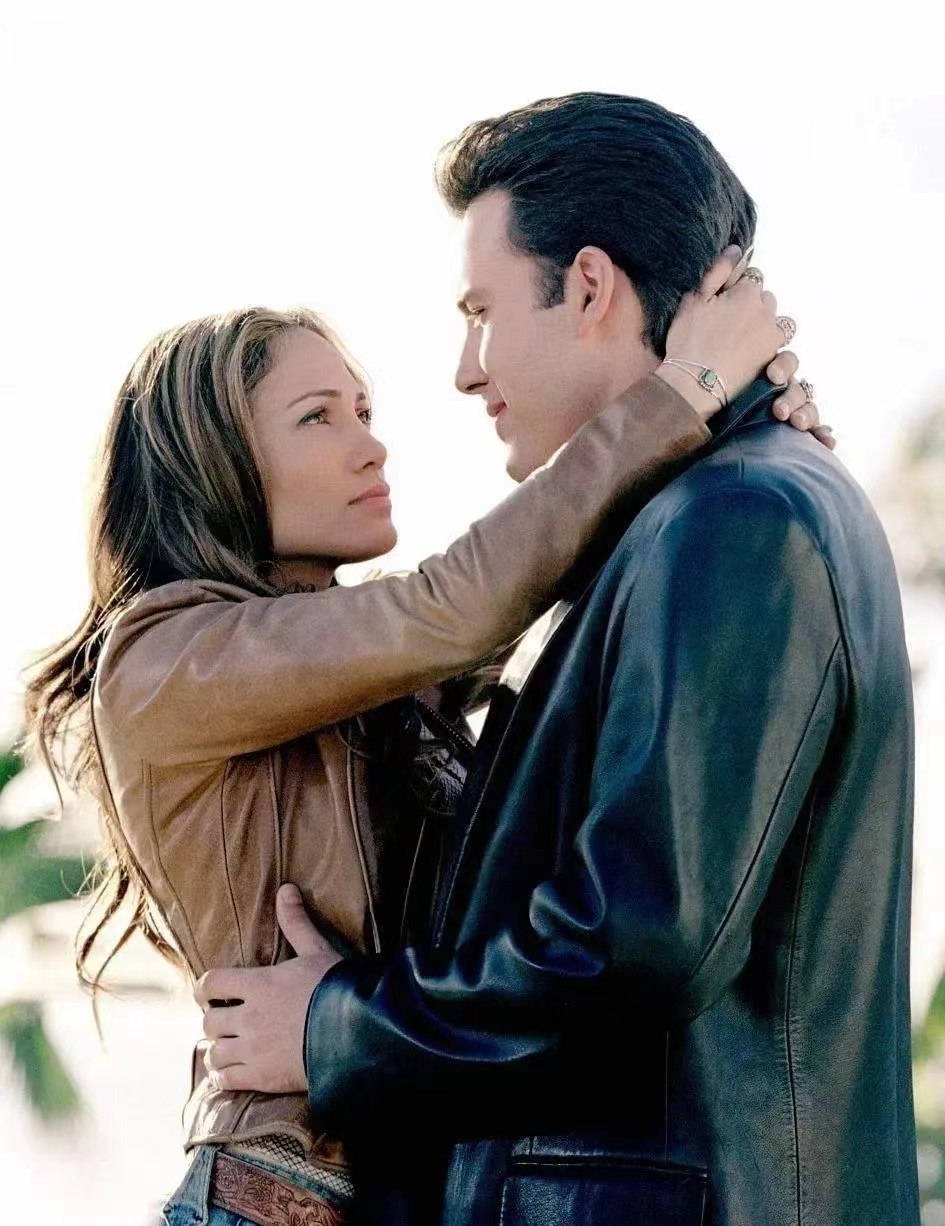 橘子晚报/大本洛佩兹结婚，邓紫棋改微博名字