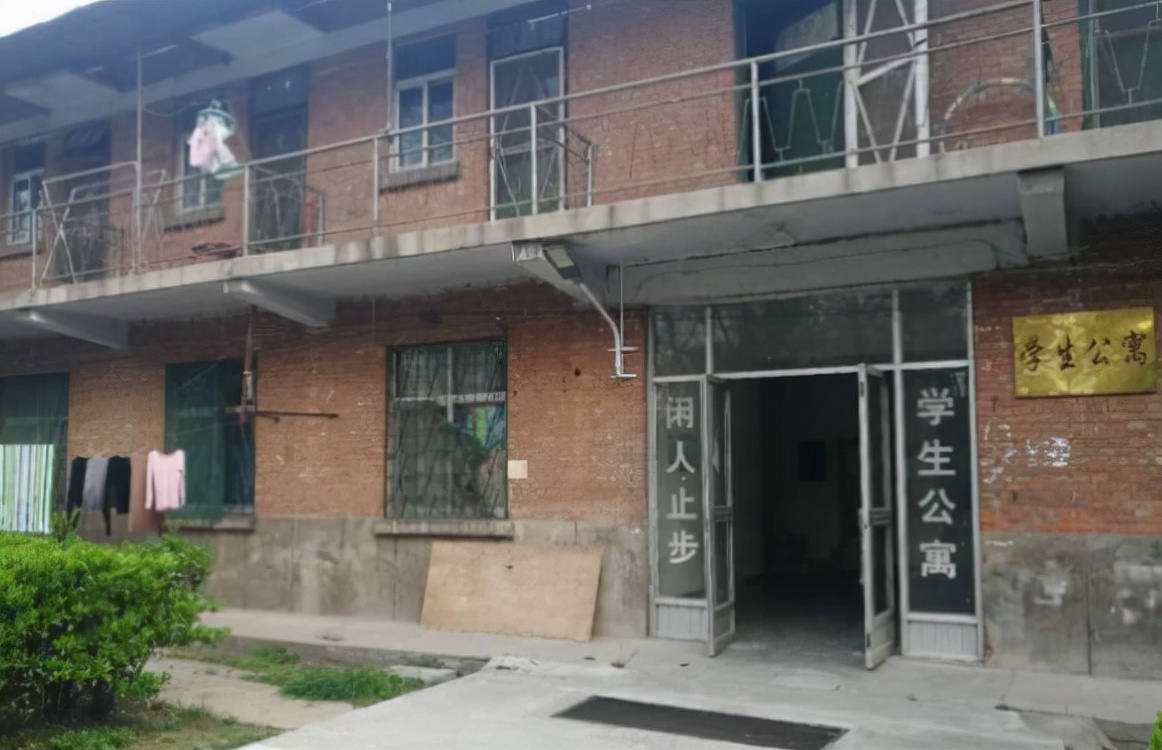 我国大学“寒酸”寝室排名，一个比一个扎心，学生看后想复读