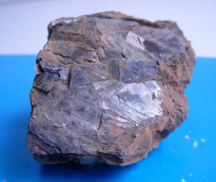 比黄金还贵的金属，我国储量8000吨，使用率为什么却很低呢？