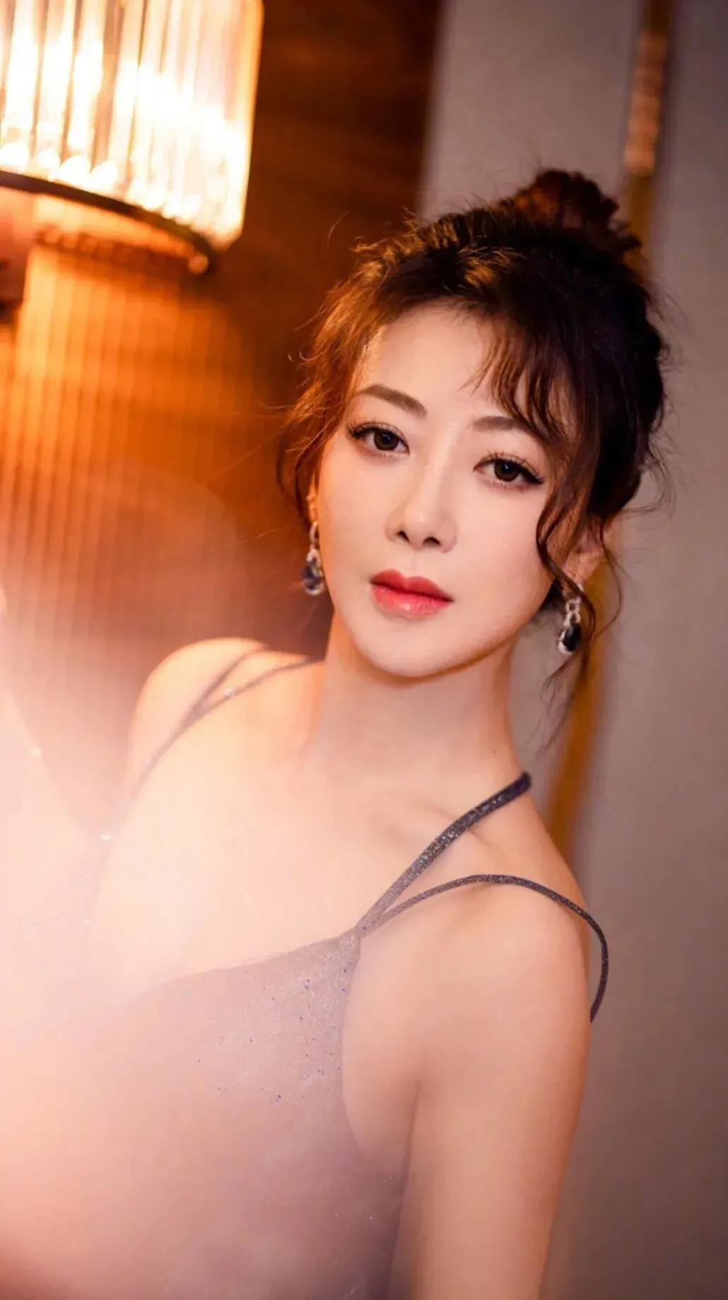 陈紫函：气质独特，优雅大方，温婉美丽